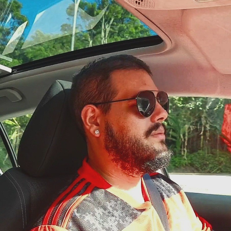 Retrato de Gadu Hosken, fundador e CEO